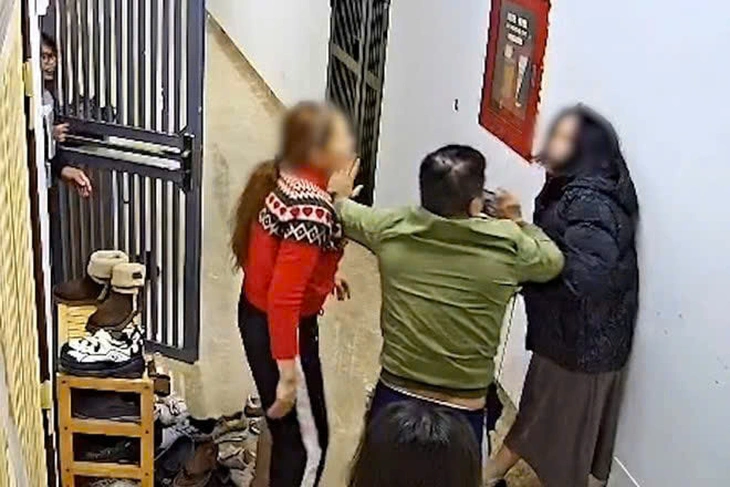 hành hung - Ảnh 1.