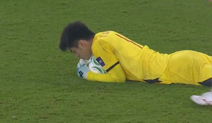 Màn cản phá gây sốc của Trần Trung Kiên, giành suất vào tứ kết U23 châu Á: “Chấm 9 thì chắc không ai dám nhận 10”- Ảnh 2.