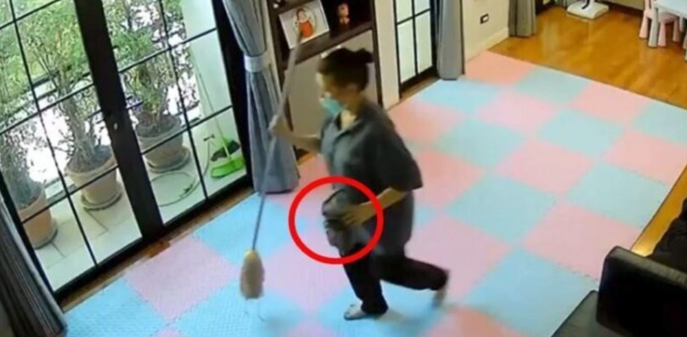 Chấn động: Cô giúp việc pha chất khử trùng vào sữa để đầu độc đứa trẻ 2 tuổi, bị bắt giữ ngay trên sóng truyền hình trực tiếp - ảnh 6