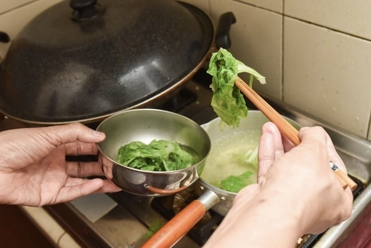 Bác sĩ chỉ ra 5 thói quen ăn uống nuôi "ung thư gan" của nhiều người trẻ - Ảnh 3.