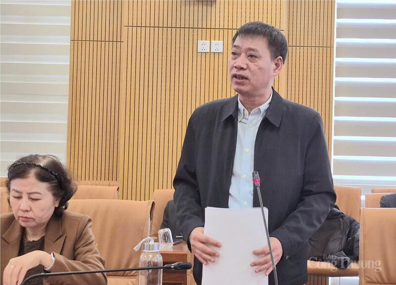 Ông Hoàng Đức Cường, Phó Cục trưởng Cục Khí tượng Thủy văn chia sẻ tại Họp báo. Ảnh: N.H