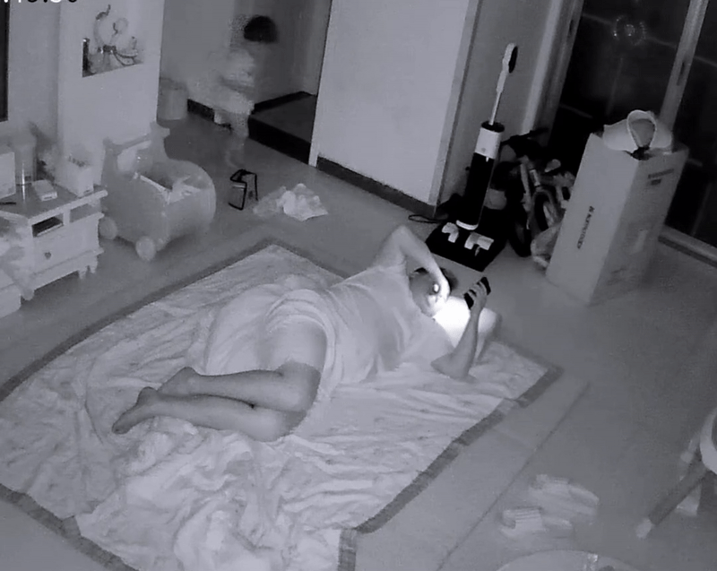 Xem xong cảnh này, ai còn dám ôm điện thoại lúc nửa đêm?- Ảnh 2.