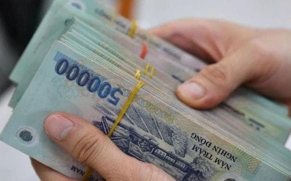 Hằng tháng, doanh nghiệp có trách nhiệm đóng phần bảo hiểm thất nghiệp theo tỷ lệ quy định, đồng thời khấu trừ tiền lương của từng người lao động để đóng cùng lúc vào Quỹ bảo hiểm thất nghiệp. 