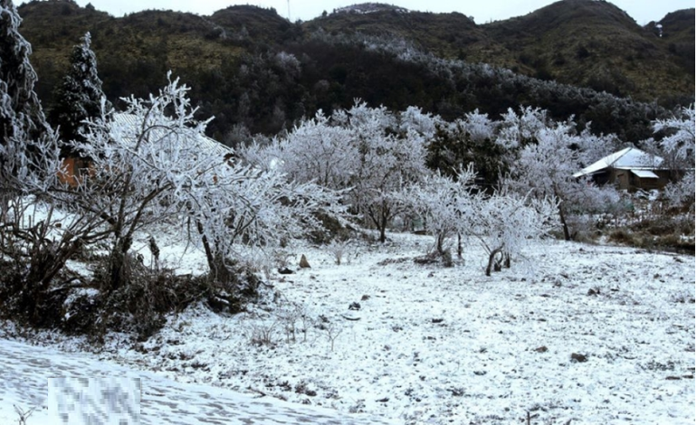 Không khí lạnh cường độ cực mạnh tràn về, miền Bắc "rét buốt thấu xương"- Ảnh 1.