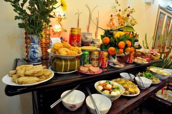 Sau mùng 3 Tết, gia chủ nên thay hoặc hạ những bình hoa, cành đào, cành mai đã héo. 