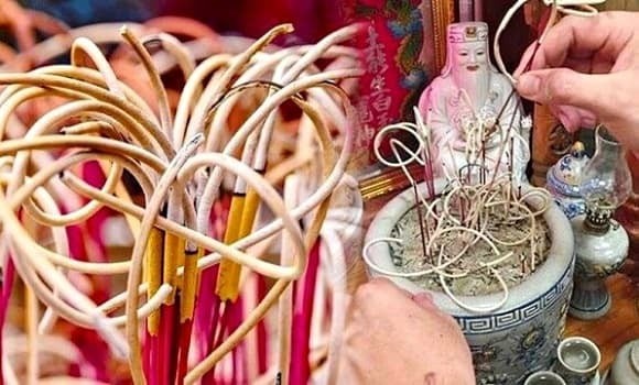 Đây là những thời điểm cận kề khoảnh khắc chuyển giao năm cũ – năm mới, khi trường khí được cho là đang thanh lọc những điều cũ kỹ để đón nhận sinh khí mới.