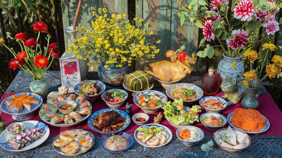 Lễ cúng mùng 1 và ngày Rằm tháng Chạp thường được các gia đình chuẩn bị một cách tươm tất.