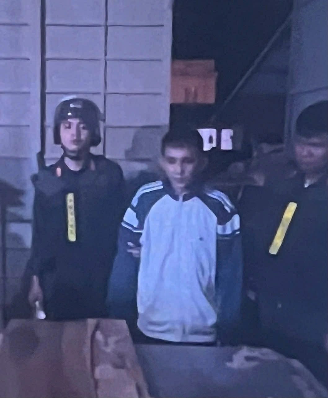 Nghi phạm cướp ngân hàng ở Gia Lai thú nhận túng quá làm liều dù biết khó thoát, chuẩn bị 3 tháng- Ảnh 3.