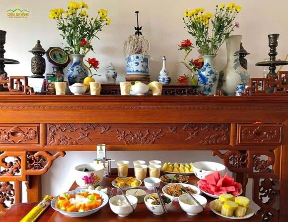 Trước đây, lễ tạ đất thường được thực hiện như một nghi lễ riêng biệt, tiến hành trước lễ cúng ông Công ông Táo. 