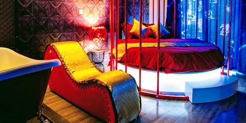  Một chiḗc ghḗ sang trọng như vậy có thể ʟàm cho căn phòng trở nên hài hòa hơn.