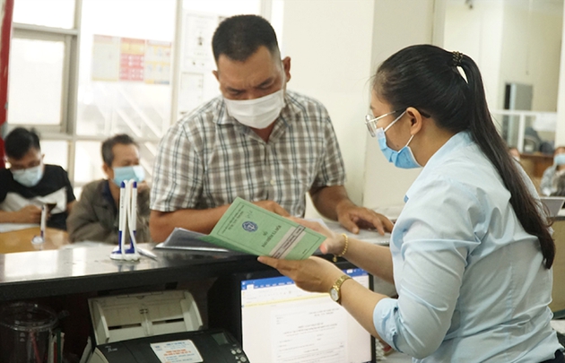 Các trường hợp tạm dừng, chấm dứt hưởng lương hưu, trợ cấp BHXH hàng tháng - Ảnh 1.