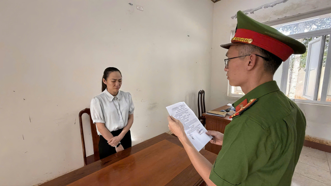 Lê Thị Cẩm Chi tại cơ quan điều tra. Ảnh: Cao Minh