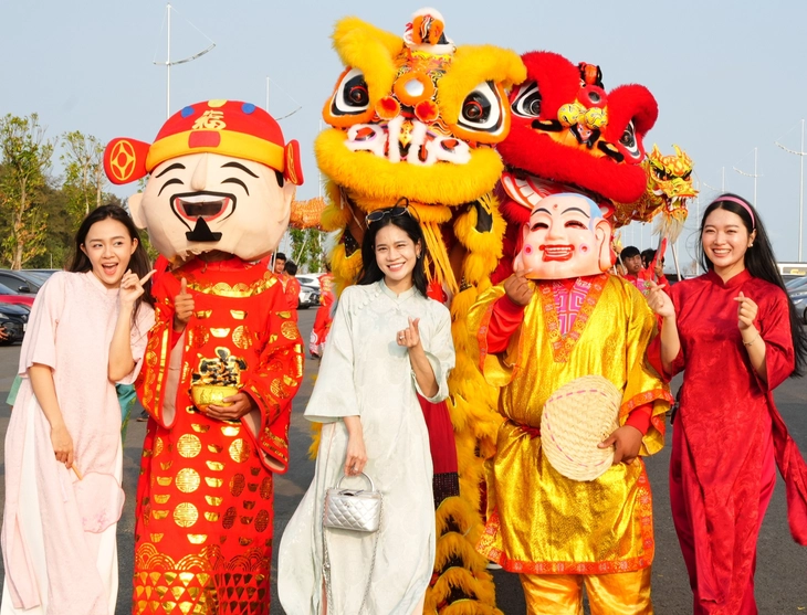 xông đất - Ảnh 1.