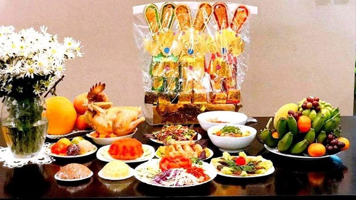 Cúng ông Công ông Táo ở bếp hay bàn thờ? Chuyên gia tâm linh hướng dẫn cách đặt mâm cỗ chuẩn nhất - Ảnh 2