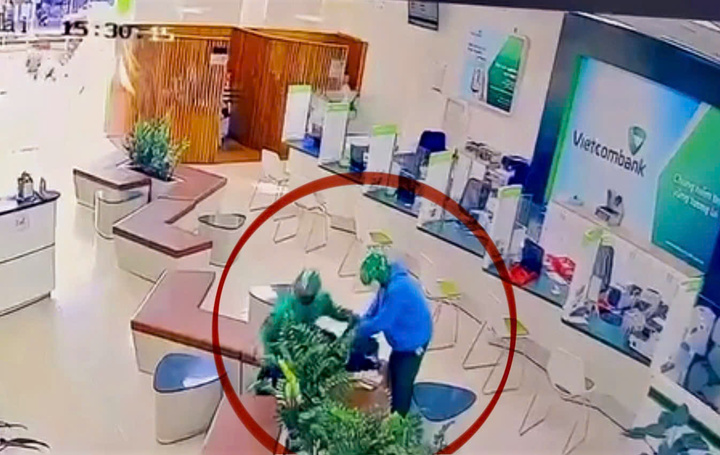 Bắt giữ nghi phạm cướp ngân hàng Vietcombank tại Gia Lai- Ảnh 1.