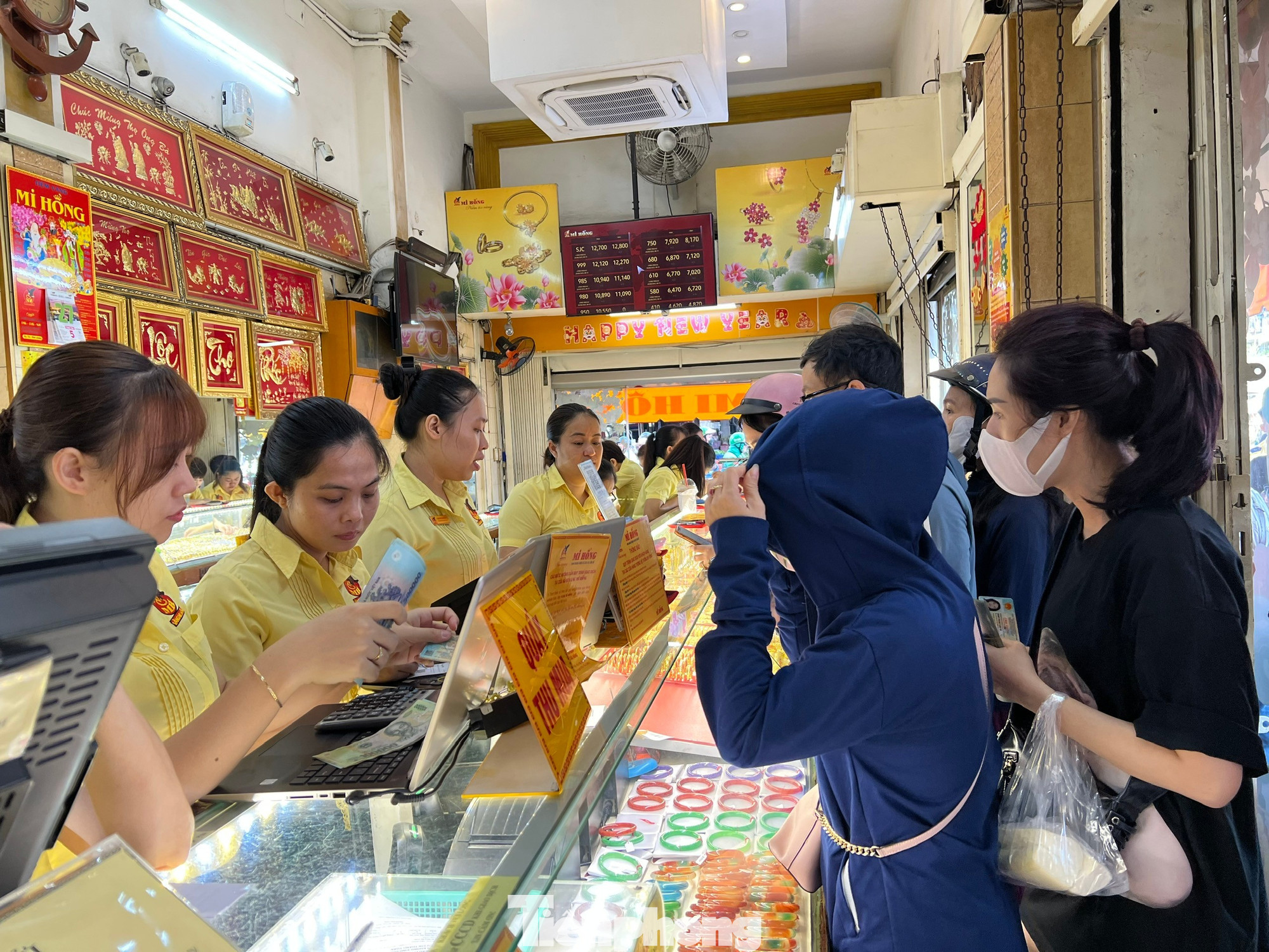 Giá vàng giảm mạnh chỉ còn hơn 160 triệu/cây: Người tranh thủ đi mua phải biết điều này để không mất công - Ảnh 2.