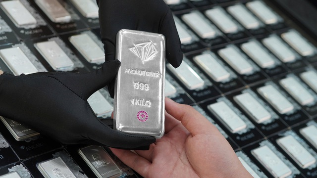 Giá vàng bật tăng, giá bạc giảm nhẹ- Ảnh 1.
