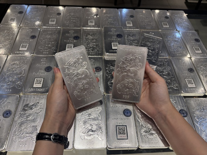 Giá vàng Bảo Tín Minh Châu neo cao nhất thị trường trước giờ mở cửa trở lại - Ảnh 2.