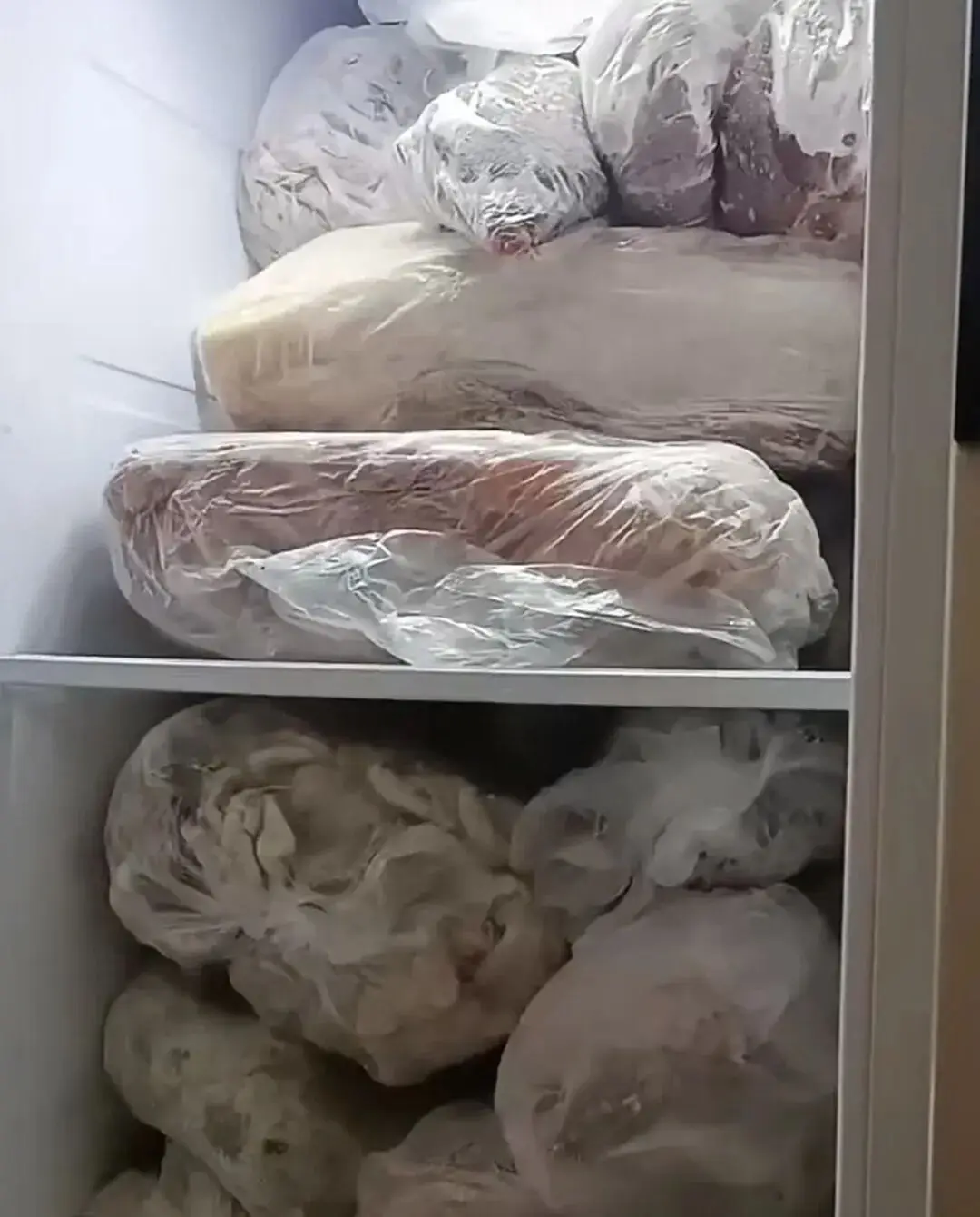 Thịt ᵭể tủ ᵭá trȏng như thḗ này tṓt nhất nên vứt ᵭi, cho trẻ con ăn càng nguy hiểm! - Ảnh 3.