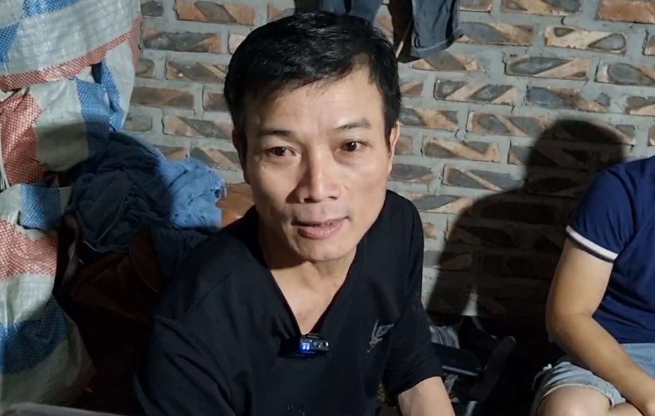 Người đàn ông kể giây phút bắc thang cứu 7 người trong vụ cháy ở Hà Nội: "Rất nguy hiểm nhưng tôi nghĩ phải cố gắng hết sức"- Ảnh 1.