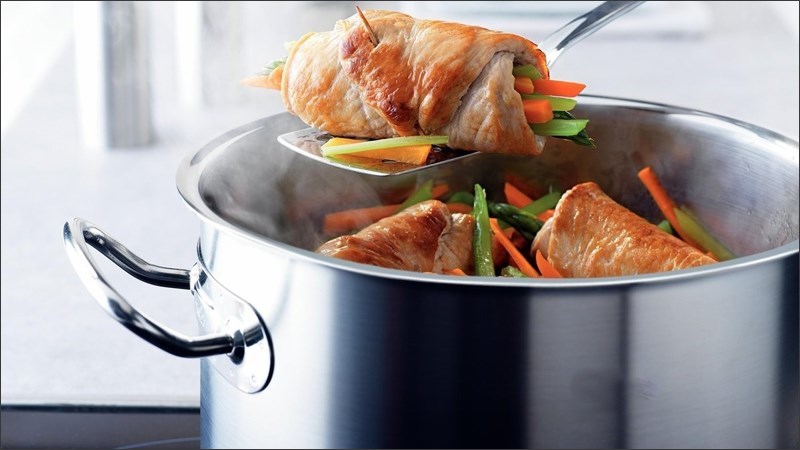 Nguy cơ UNG THƯ từ thói quen bà nội trợ nào cũng từng mắc phải: Bát canh qua đêm trở thành “bẫy sức khỏe”- Ảnh 1.