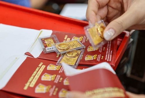 Giá vàng hôm nay (16-3): Giá vàng thế giới giảm trong khi giá USD tăng