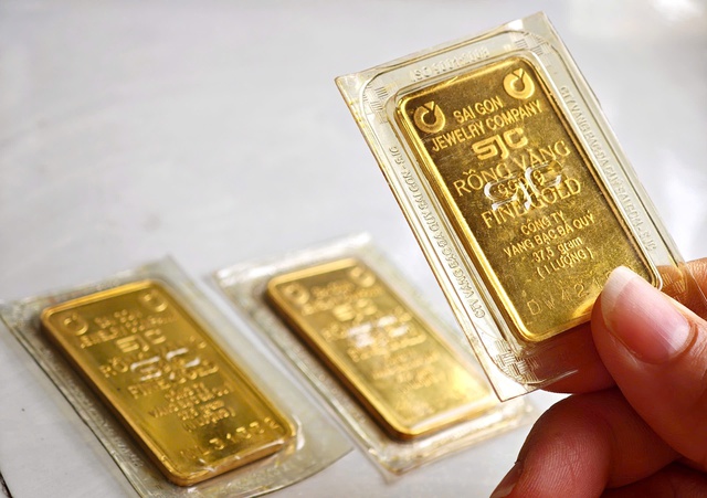 Giá vàng, bạc 'sập' mạnh - Ảnh 1.