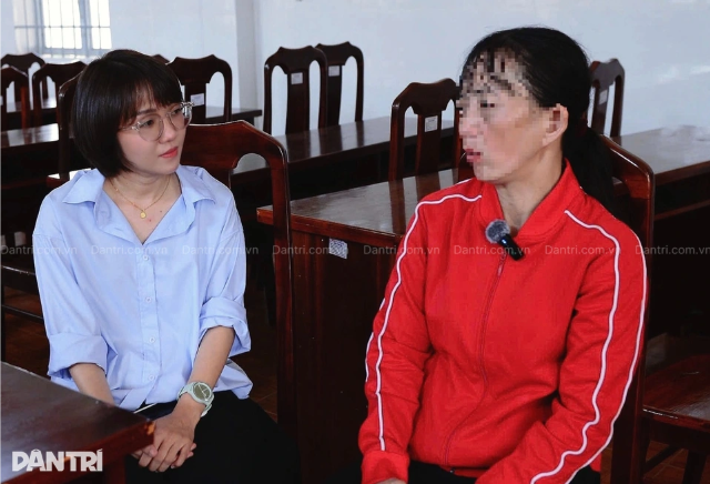 Be-gai-16-tuoi-nuoi-ba-em-10