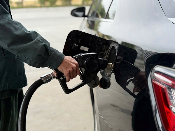 Giá xăng dầu hôm nay 24.4: Đảo chiều mạnh