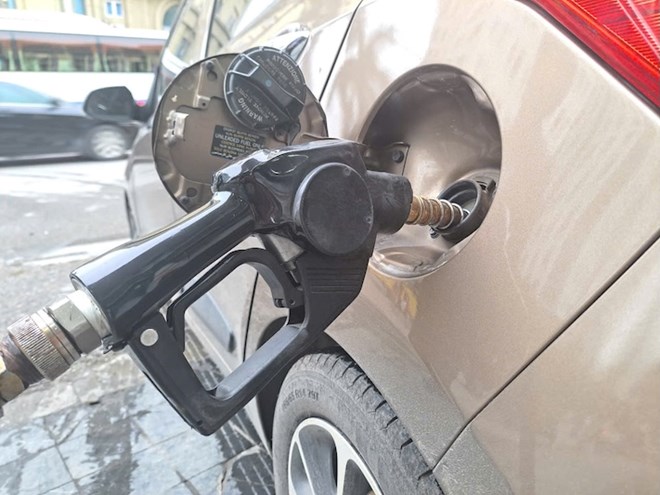 Giá xăng dầu hôm nay 14.4: Giảm mạnh