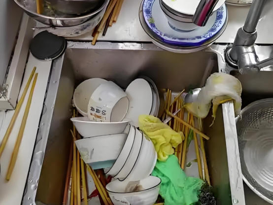 Một người rửa bát, cả nhà ung thư? 6 thói quen