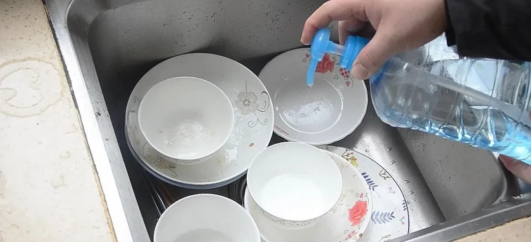 3 loại nước rửa bát này là "thuốc độc", tôi khuyên bạn chân thành: Bỏ ngay đi!- Ảnh 4.