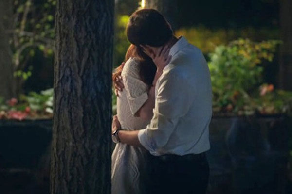 Vừa phát hiện chồng ngoại tình, tôi lại sốc óc tột độ khi được bạn thân