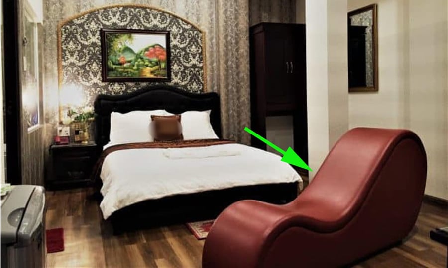 ghe-cong-trong-khach-san-tinh-yeu-1