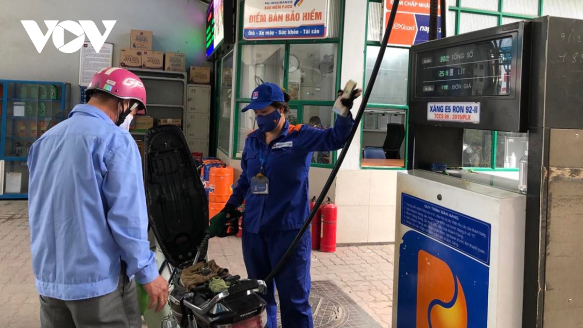 gia xang dau hom nay 8 4 gia dau the gioi quanh 110 usd thung, trong nuoc on dinh hinh anh 2