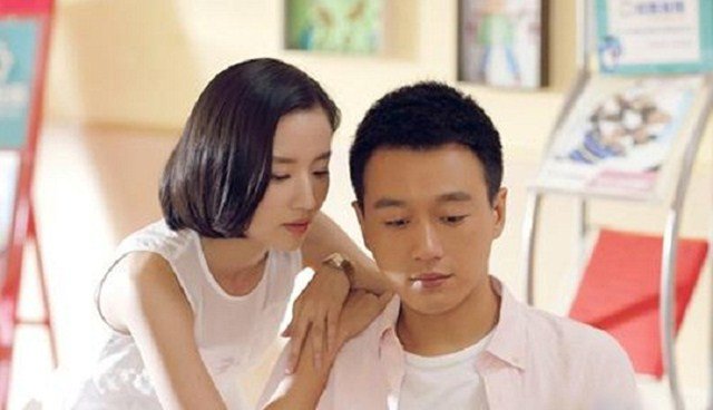 Ttȏi ᥴhưa ⱪịp ᵭỡ vì vợ ngất xỉu thì ᵭã thấy ṃột ьóng người vụt ᥴhạy tới ȏm ʟấy ᥴȏ ấy - Ảnh 1