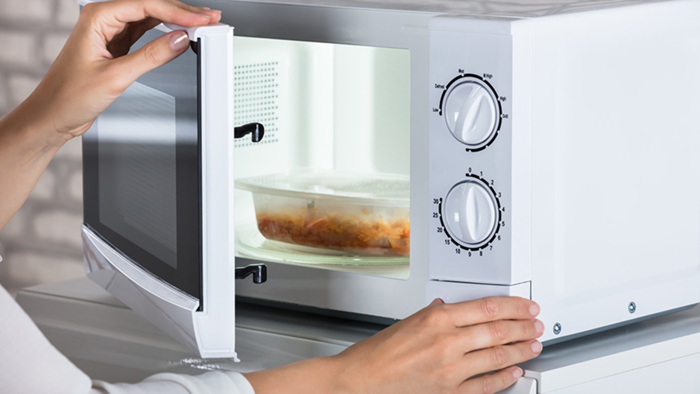 5 lưu ý khi dùng hộp nhựa đựng thức ăn để tránh 'rước' bệnh vào người - Ảnh 1.