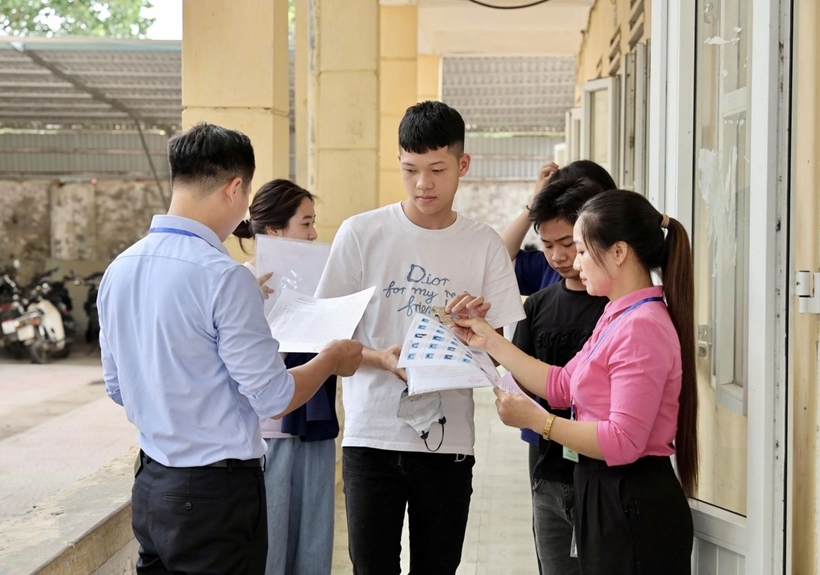 Thí sinh cả nước bước vào ngày thi đầu tiên của Kỳ thi tốt nghiệp THPT 2026