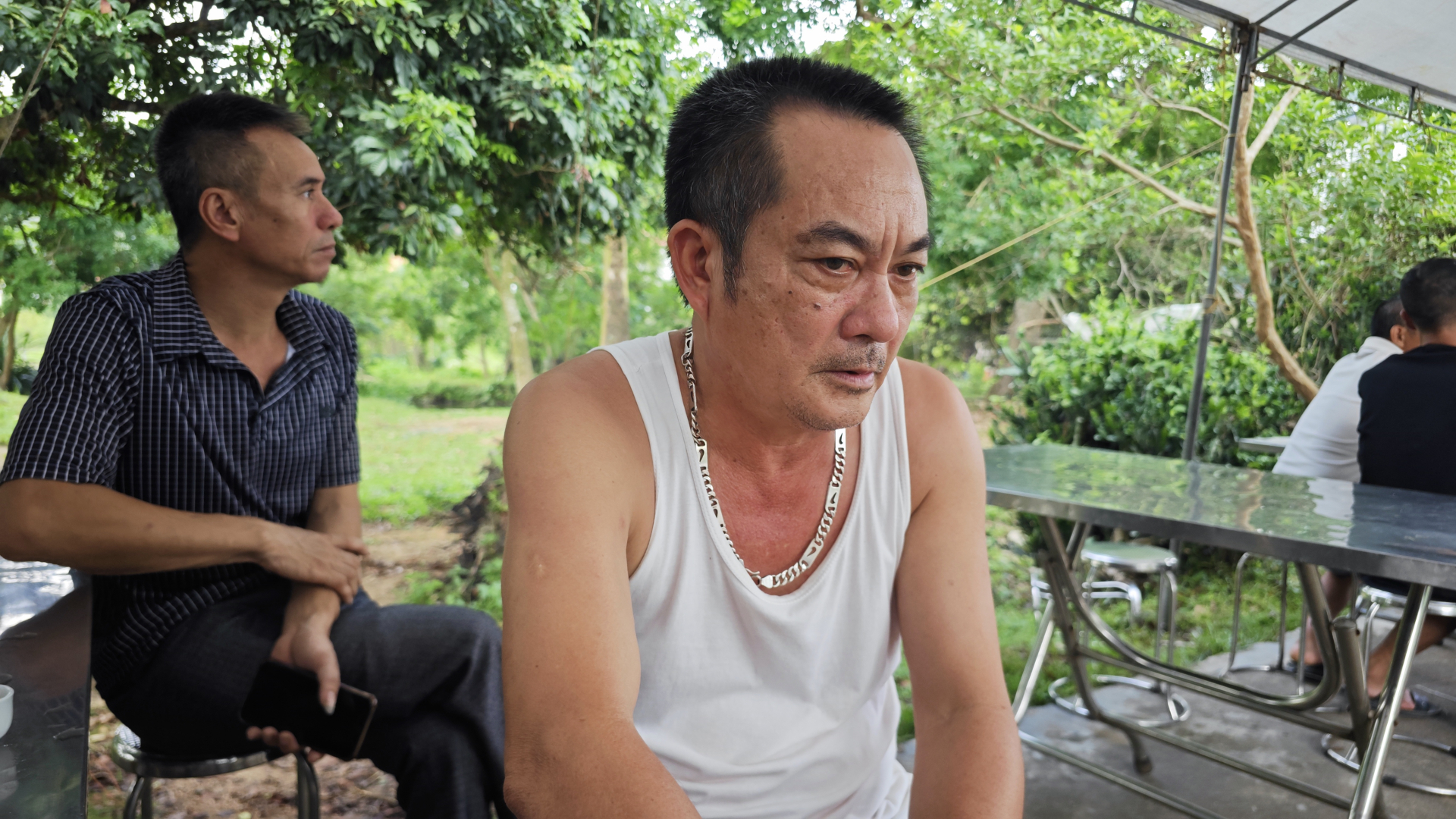 Người thân nghẹn ngào kể lại khoảnh khắc tiếp cận hiện trường vụ thảm án ở Bắc Ninh: "Chúng tôi đập kính để cứu cháu nhưng không kịp"- Ảnh 1.