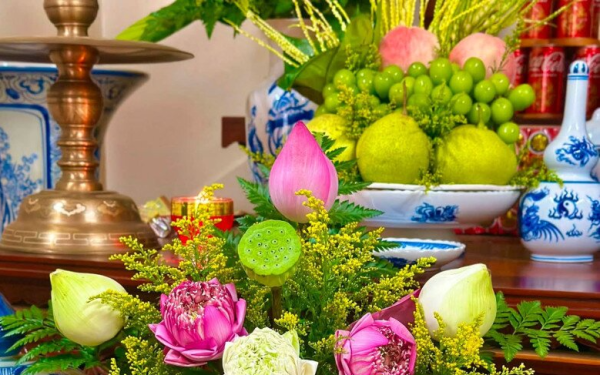 Rằm tháng 7 "cô hồn" năm Bính Ngọ: 5 thứ cần hạ gấp khỏi bàn thờ trước khi dâng hương