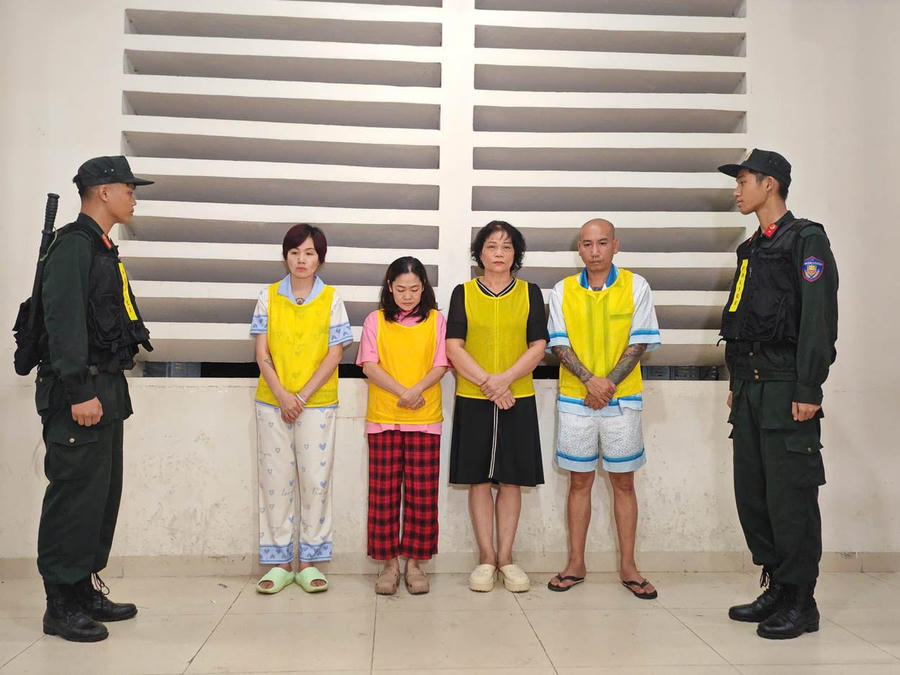 Các đối tượng trên.