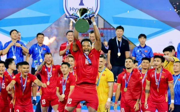Thưởng nóng tiền đạo Nguyễn Xuân Son