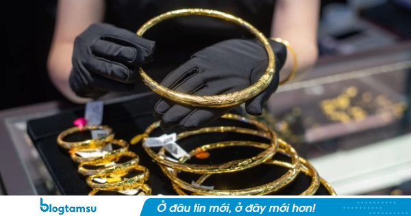 Giá vàng tăng vọt, nhà đầu tư vui mừng trở lại