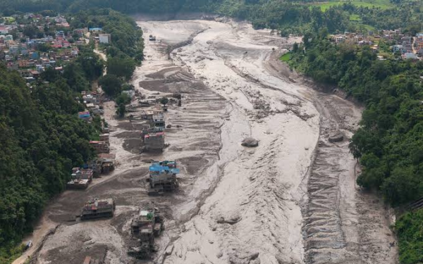 NÓNG: Cập nhật thương vong vụ lũ quét kinh hoàng ở Nepal