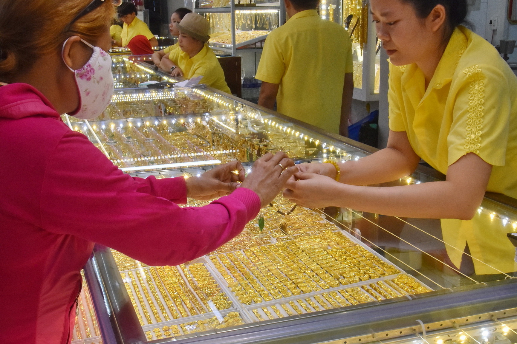 Giá vàng hôm nay 21-11: Tiếp tục suy yếu