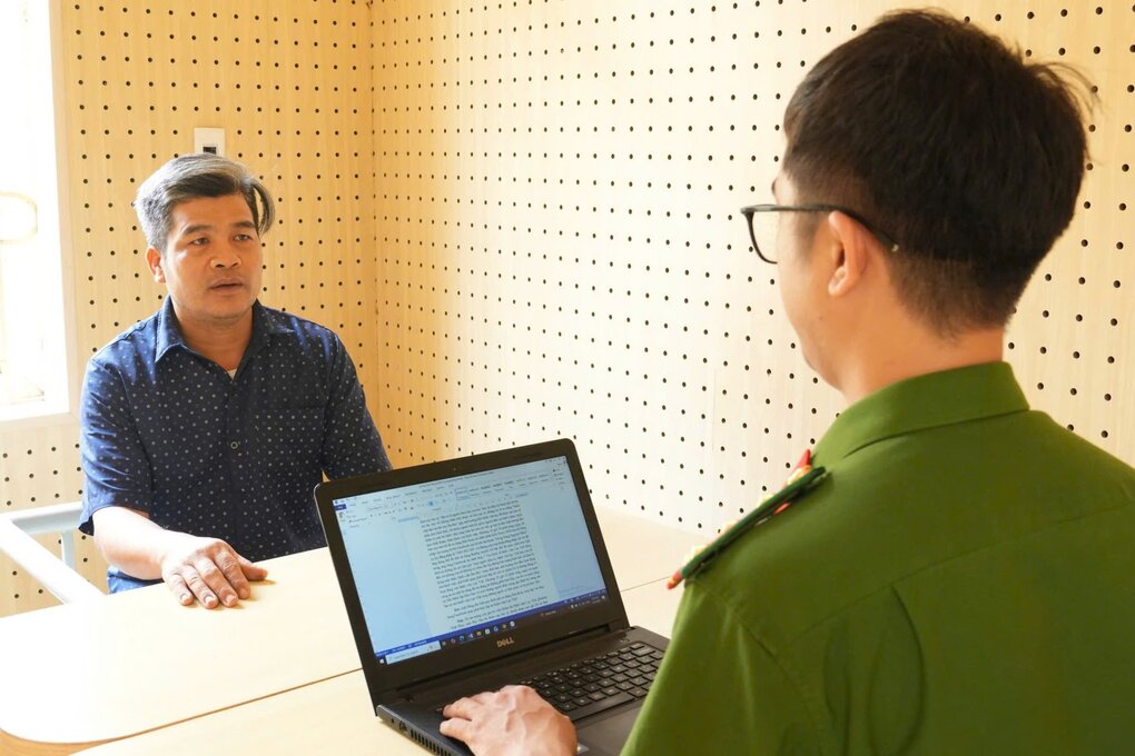 Bị can Nguyễn Khắc Hồng, bố đẻ cô gái nói dối. Ảnh: Công an cung cấp