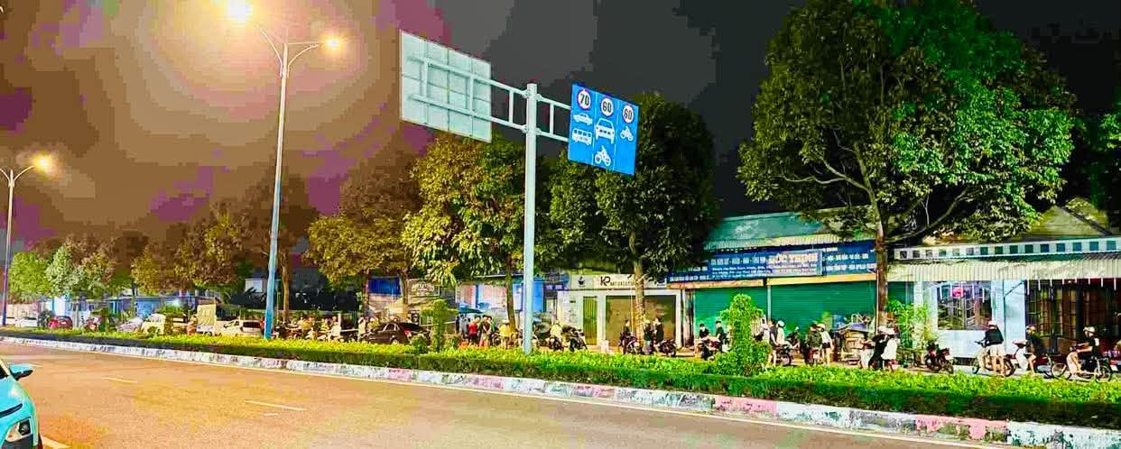 Truy bắt khẩn cấp nghi phạm gây ra vụ án mạng rúng động khiến 1 người chết, 2 người bị thương ở TP.HCM - Ảnh 1.