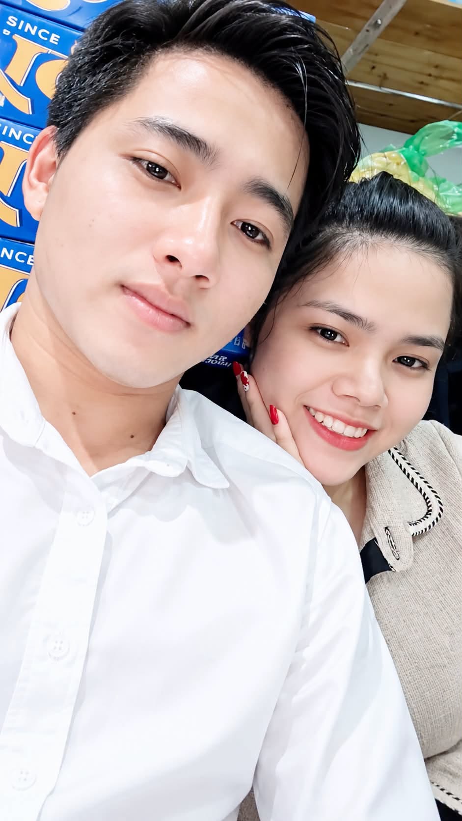 Có thể là hình ảnh về một hoặc nhiều người và mọi người đang cười