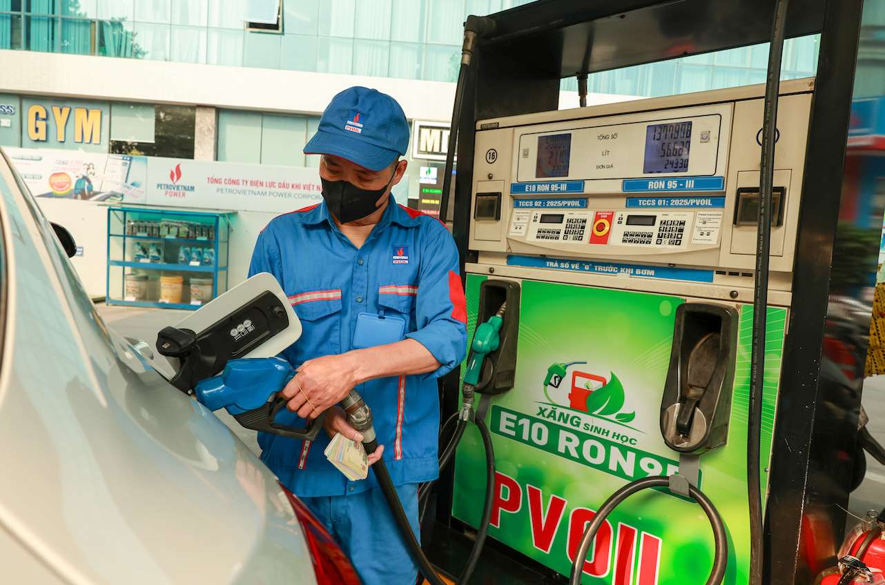 Cập nhật giá xăng dầu ngày 6.5: Giảm mạnh hơn 10%