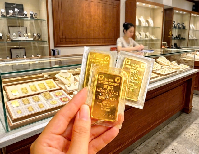 Giá vàng trượt sâu, xuống 140 triệu đồng/lượng- Ảnh 1.